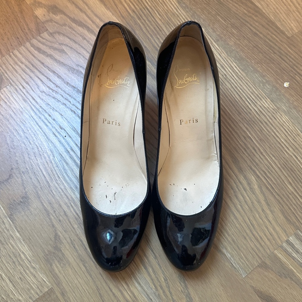 CLASSIC Christian Louboutin pumps